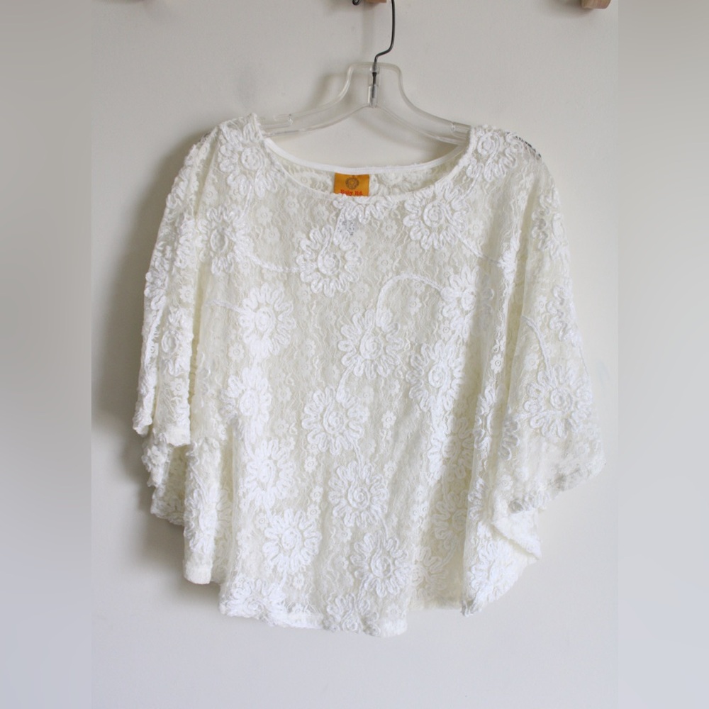 Ruby Rd. White Flutter Sleeve Oversized Blouse with sewn in cami